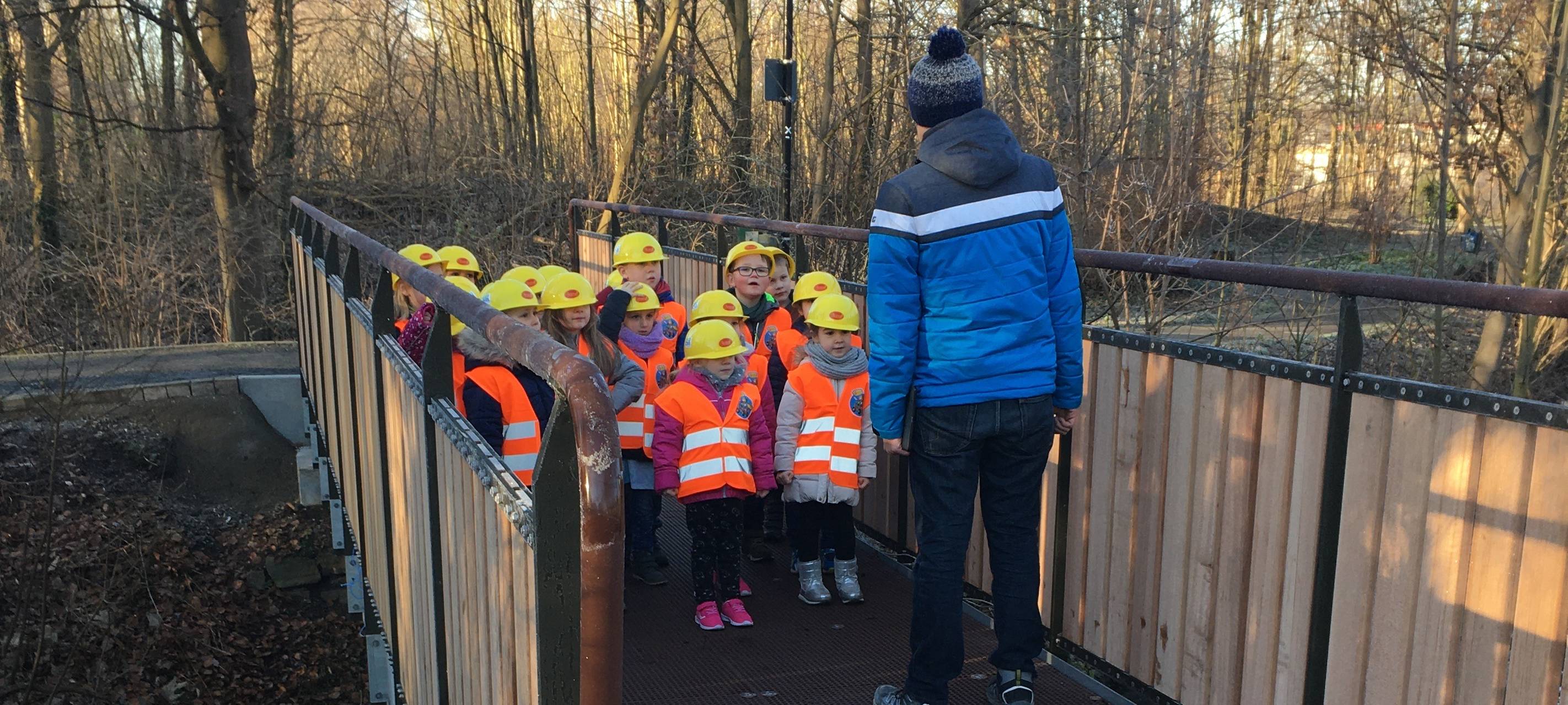 Neue Brücke über die "Kleine Erft"
