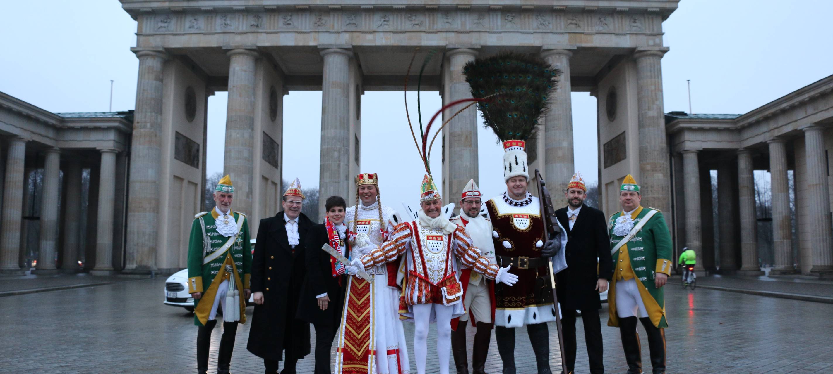 Kölner Dreigestirn besucht Kanzlerin Merkel