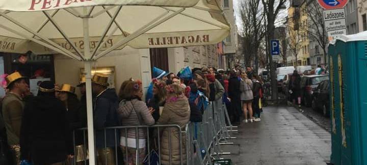 Karneval: Drängelgitter erhitzen Gemüter