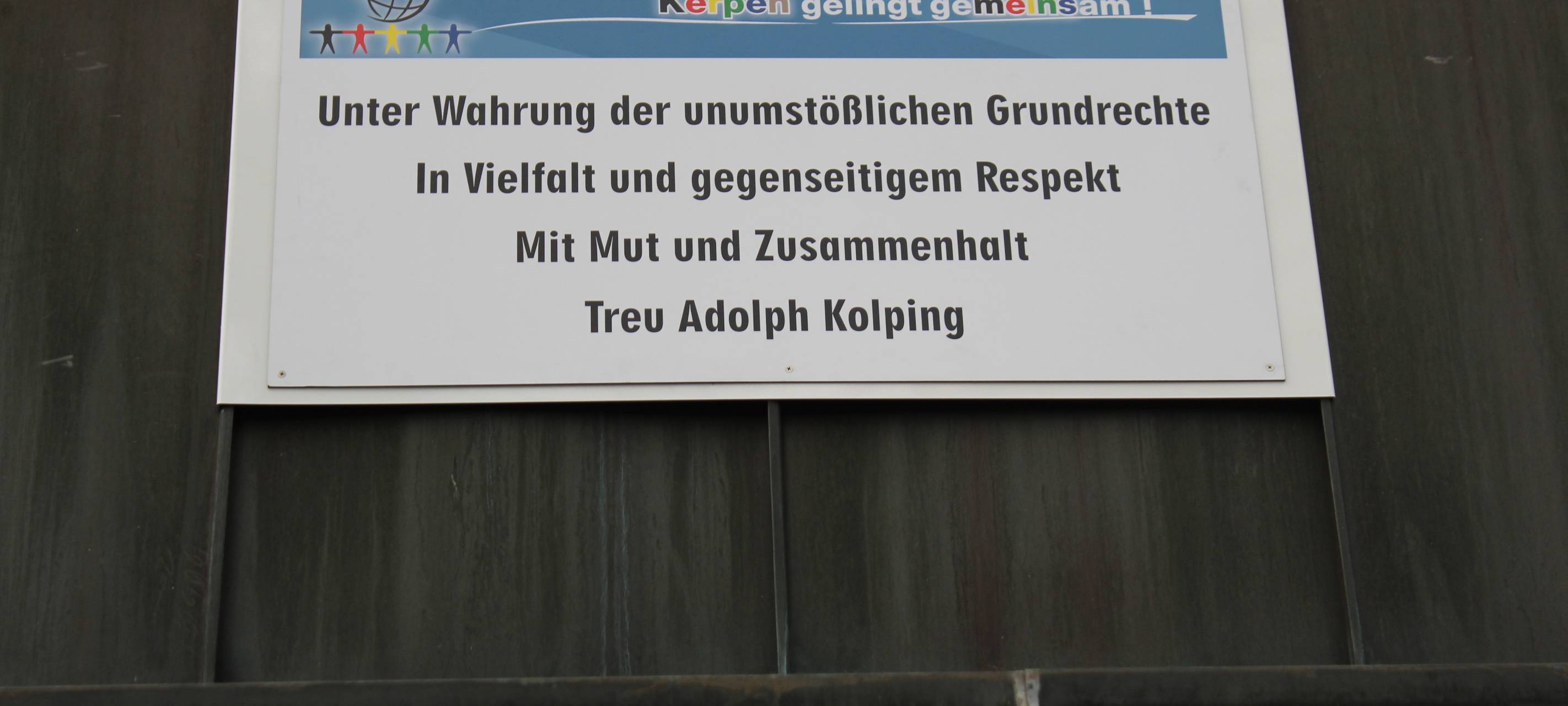 Schild gegen Rassismus