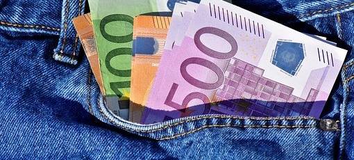 Symbolbild Bargeld in Tasche