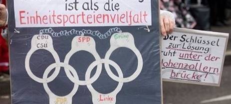 Rechtes Plakat: Horremer Karnevalisten empört