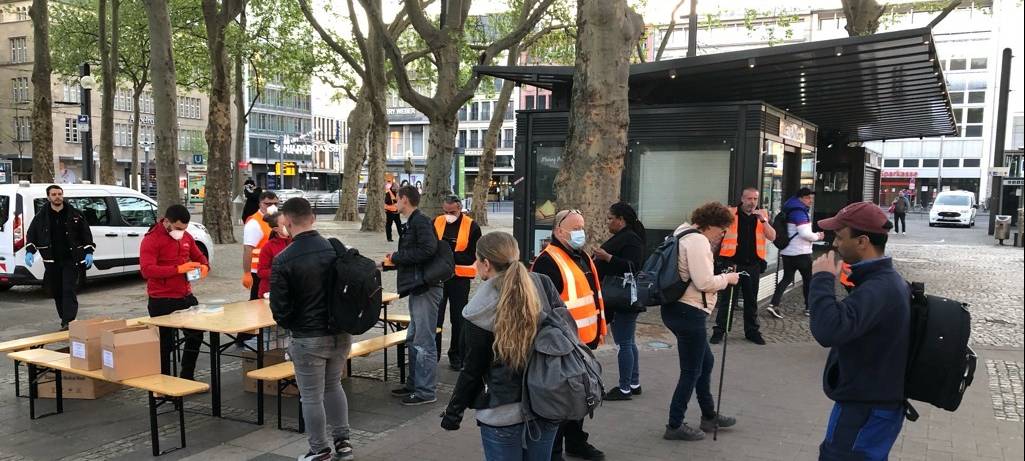 KVB verteilt Masken