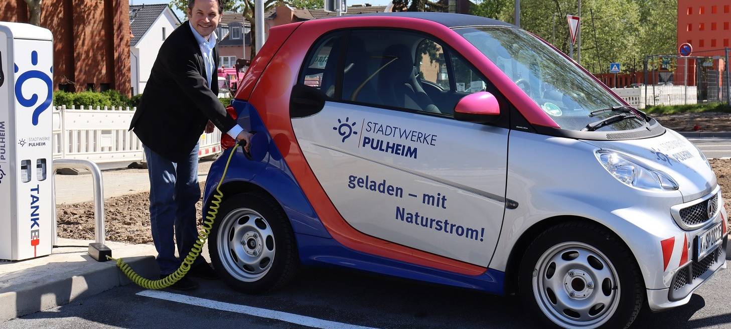 Mehr Parkplätze und eine Ladesäule für E-Autos in Pulheim