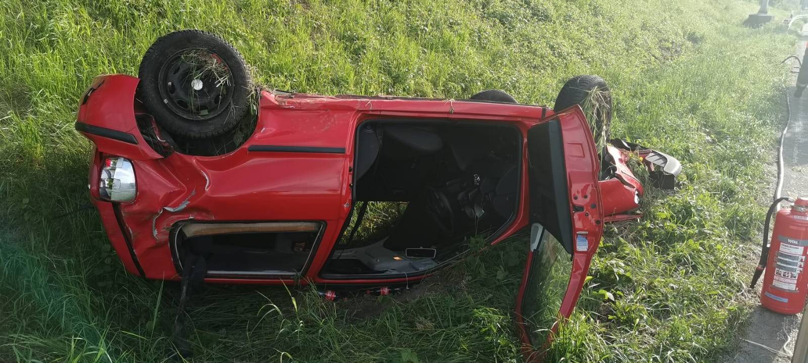 Polo überschlägt sich auf der A4 bei Frechen