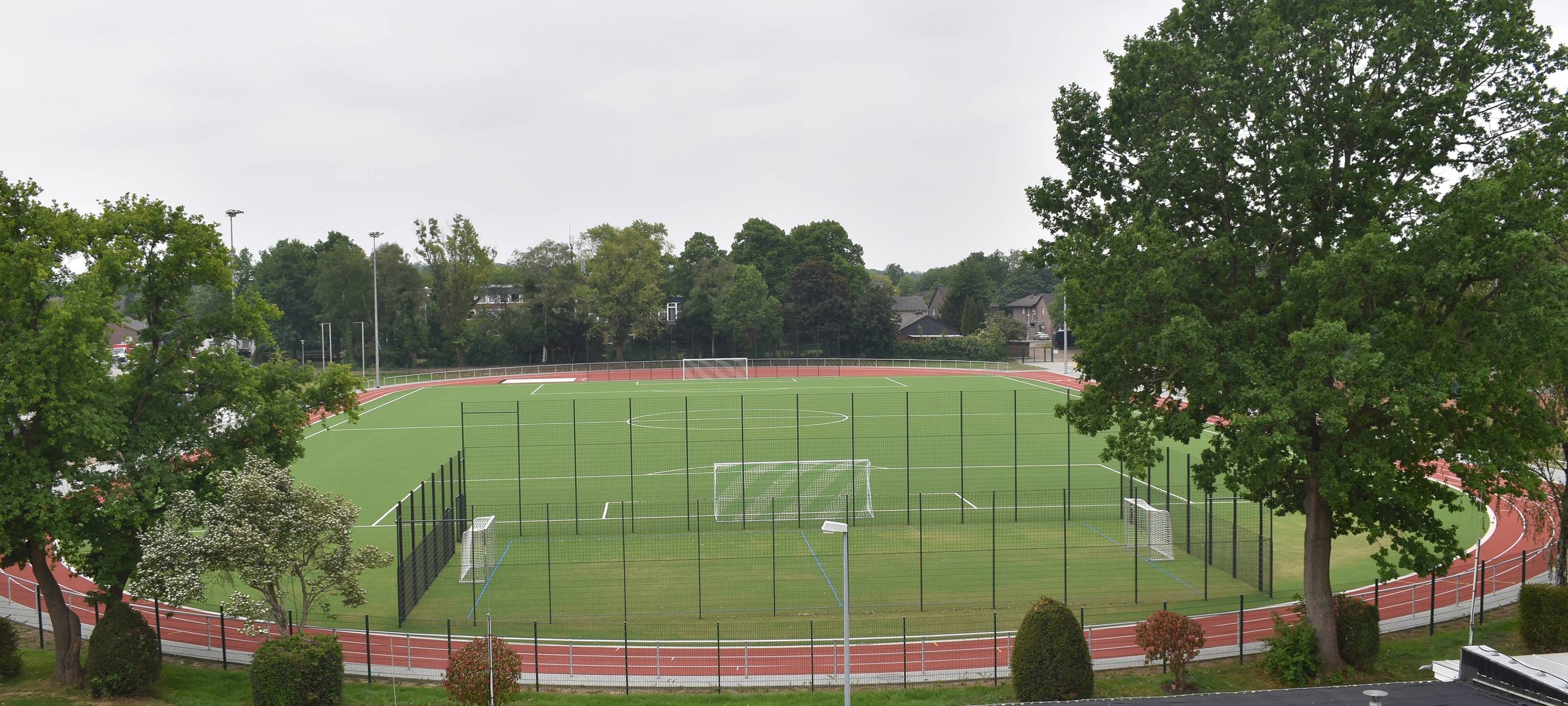 Elsdorfer Stadion erstrahlt im neuen Glanz