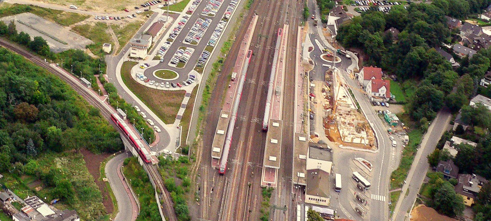 Kerpen: Frau über Bahnsteig geschleift