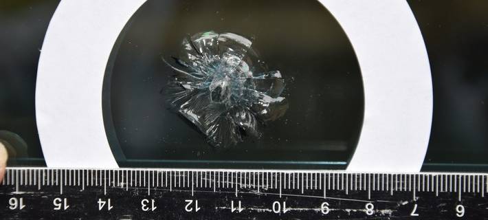 Hürth: Glasscheiben im Schwimmbad "De Bütt" kaputt