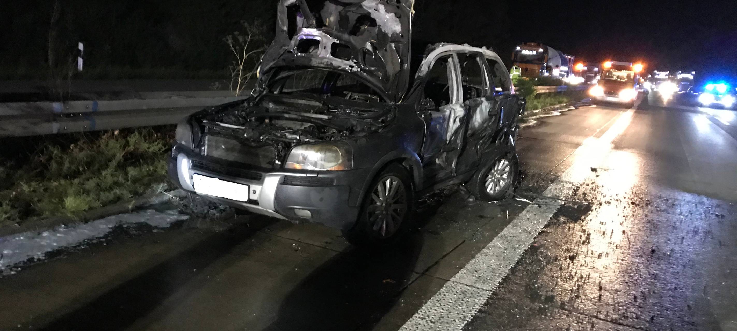 Kerpen: Auto auf der A61 geht in Flammen auf