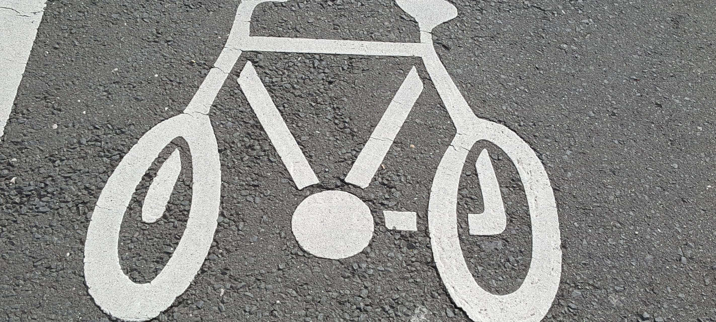 Köln: Radfahrer demonstrieren auf der Luxemburger Straße