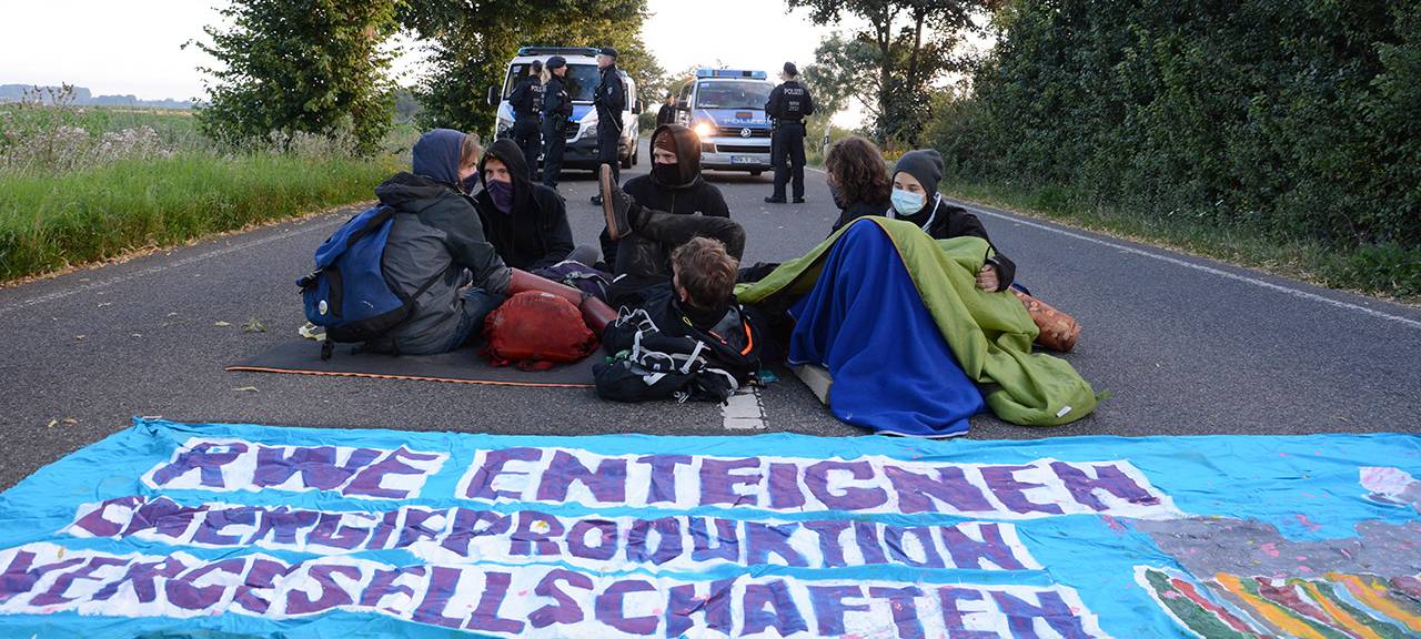 Erkelenz: Anti-Braunkohle-Aktivisten blockieren L277