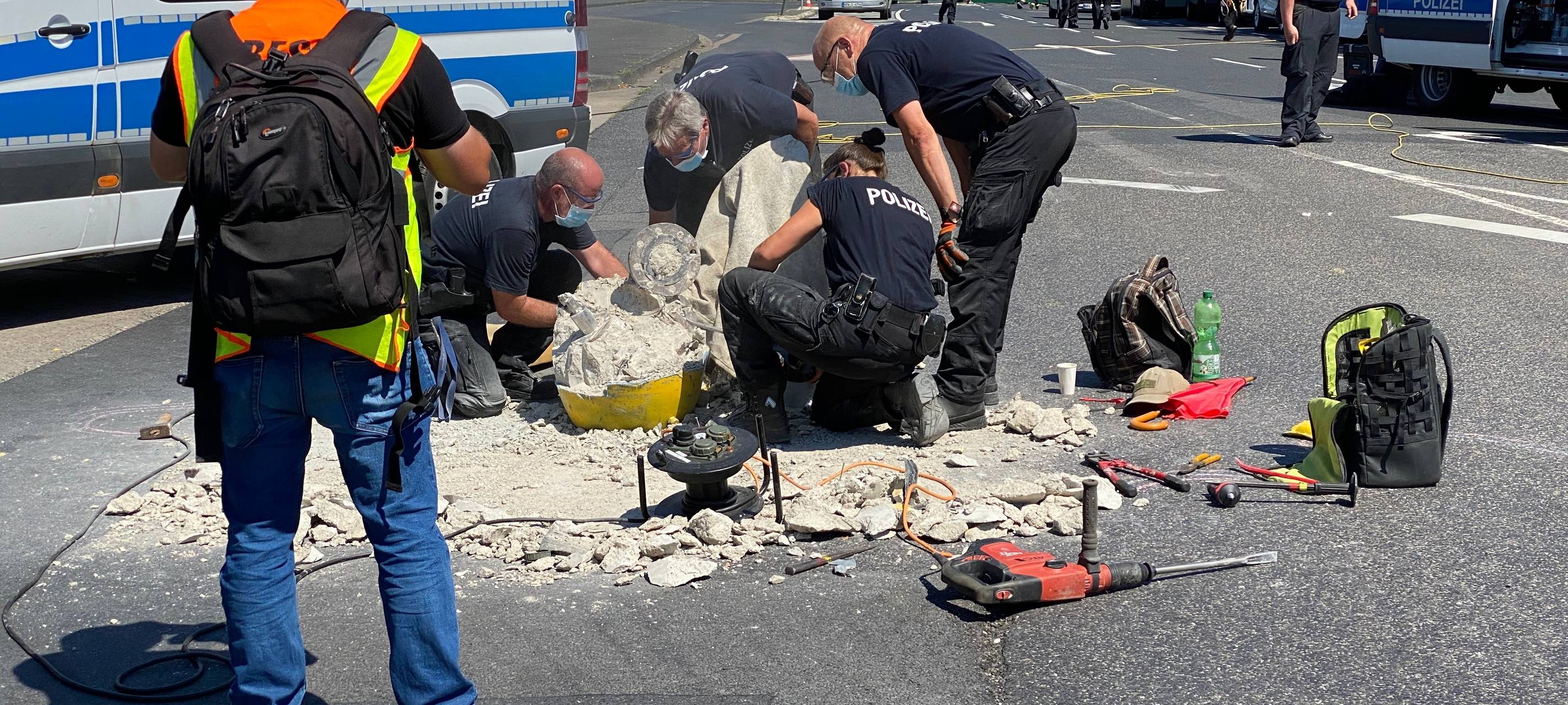 Wesseling/Köln: Polizei geht gegen Shell-Aktivisten vor
