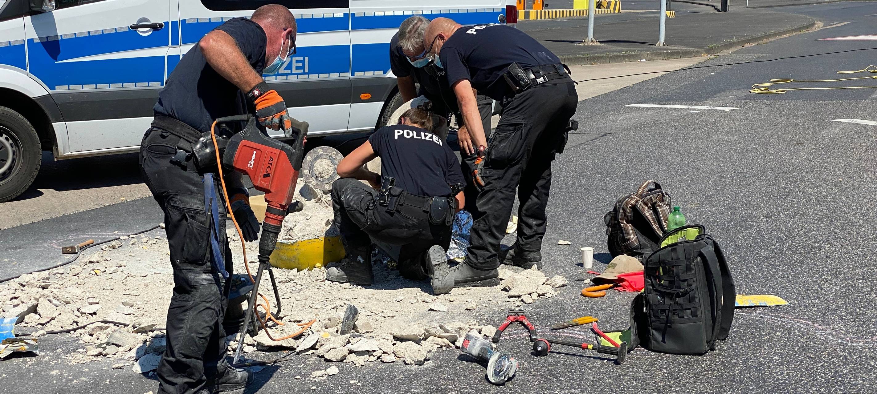 Wesseling/Köln: Polizei geht gegen Shell-Aktivisten vor