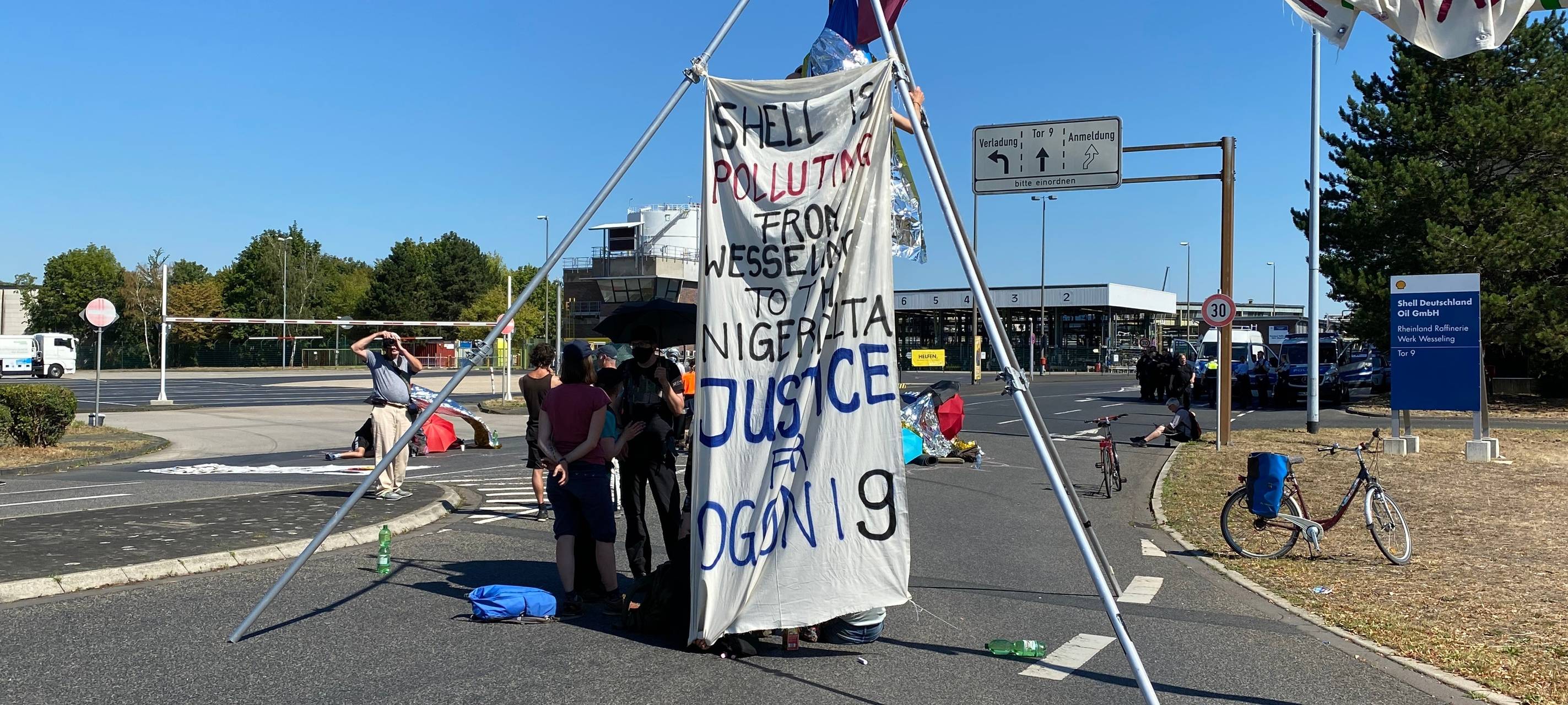 Wesseling/Köln: Polizei geht gegen Shell-Aktivisten vor