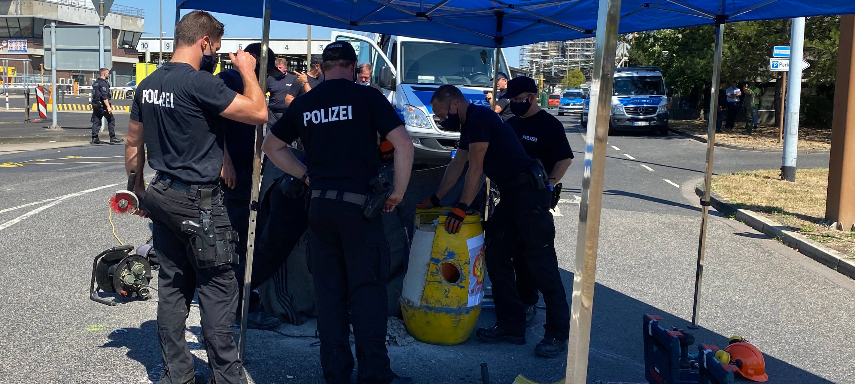 Wesseling/Köln: Polizei geht gegen Shell-Aktivisten vor