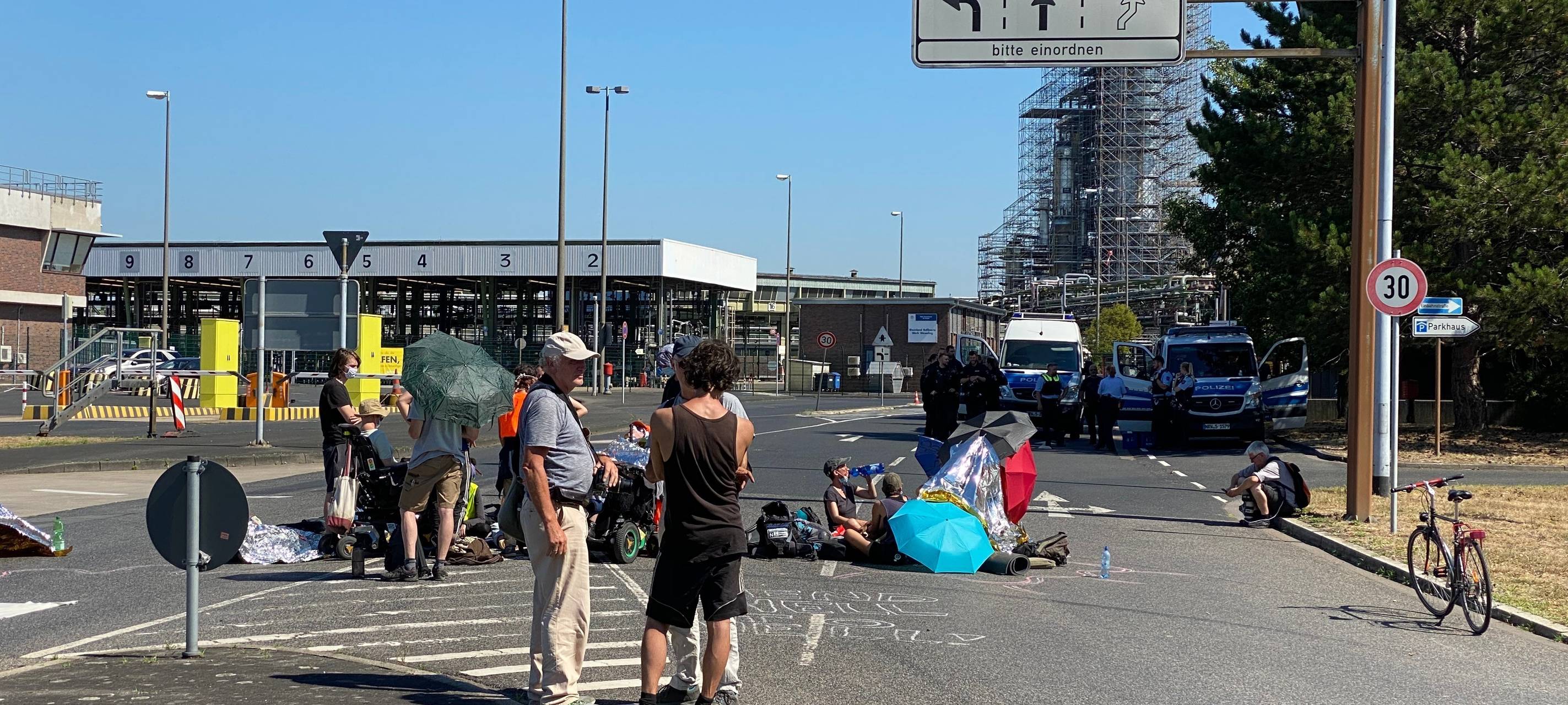 Wesseling/Köln: Polizei geht gegen Shell-Aktivisten vor