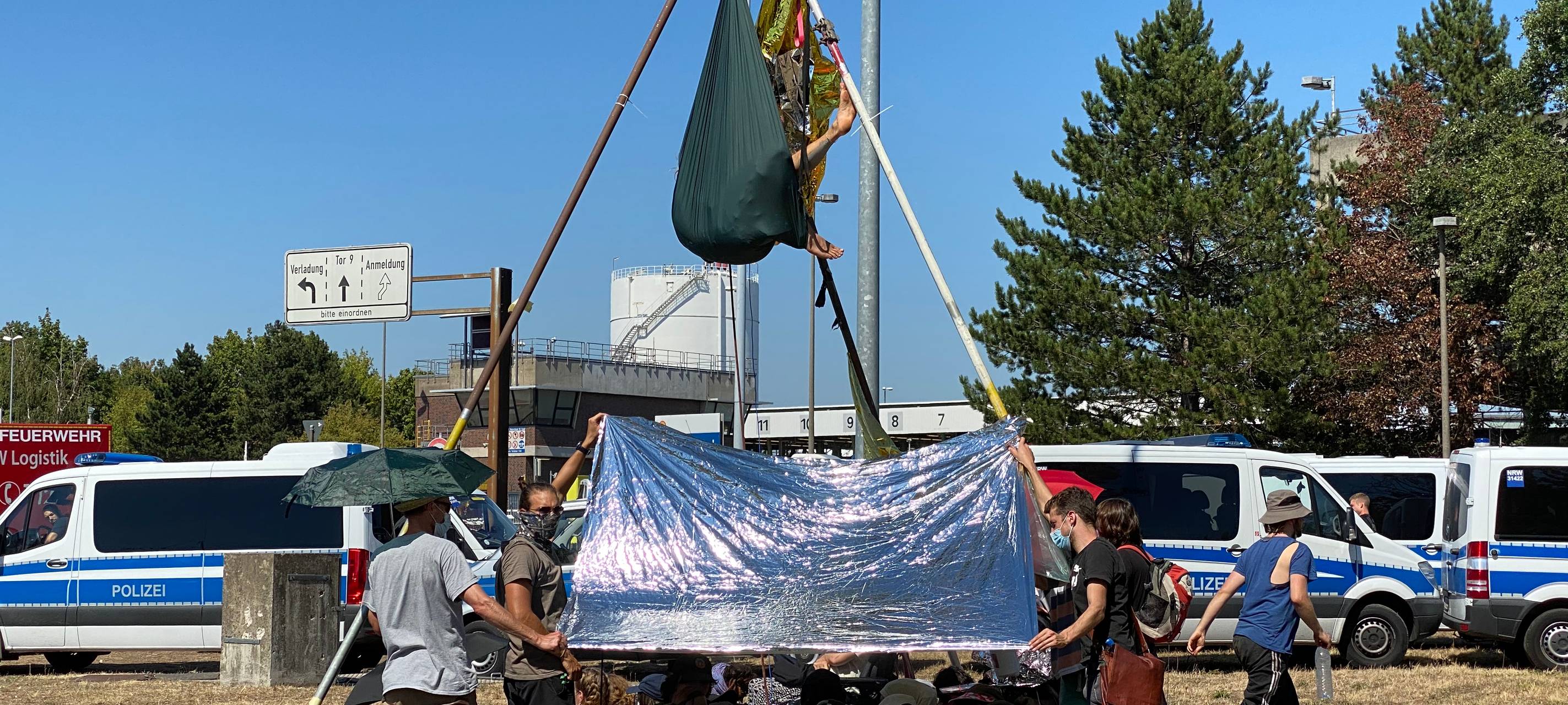 Wesseling/Köln: Polizei geht gegen Shell-Aktivisten vor