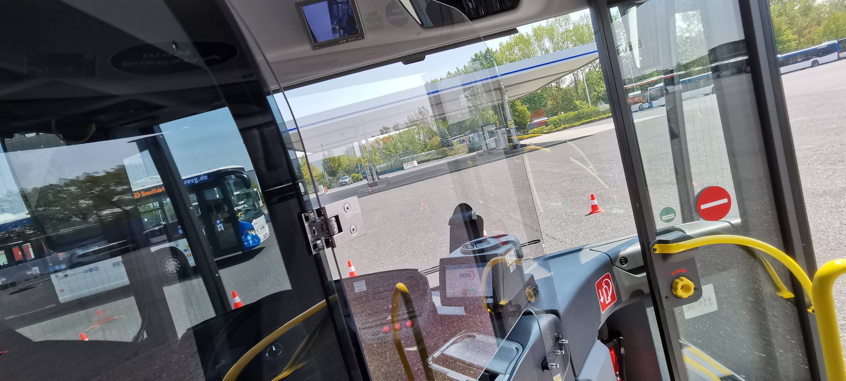 Rhein-Erft: Spuckschutz in Bussen