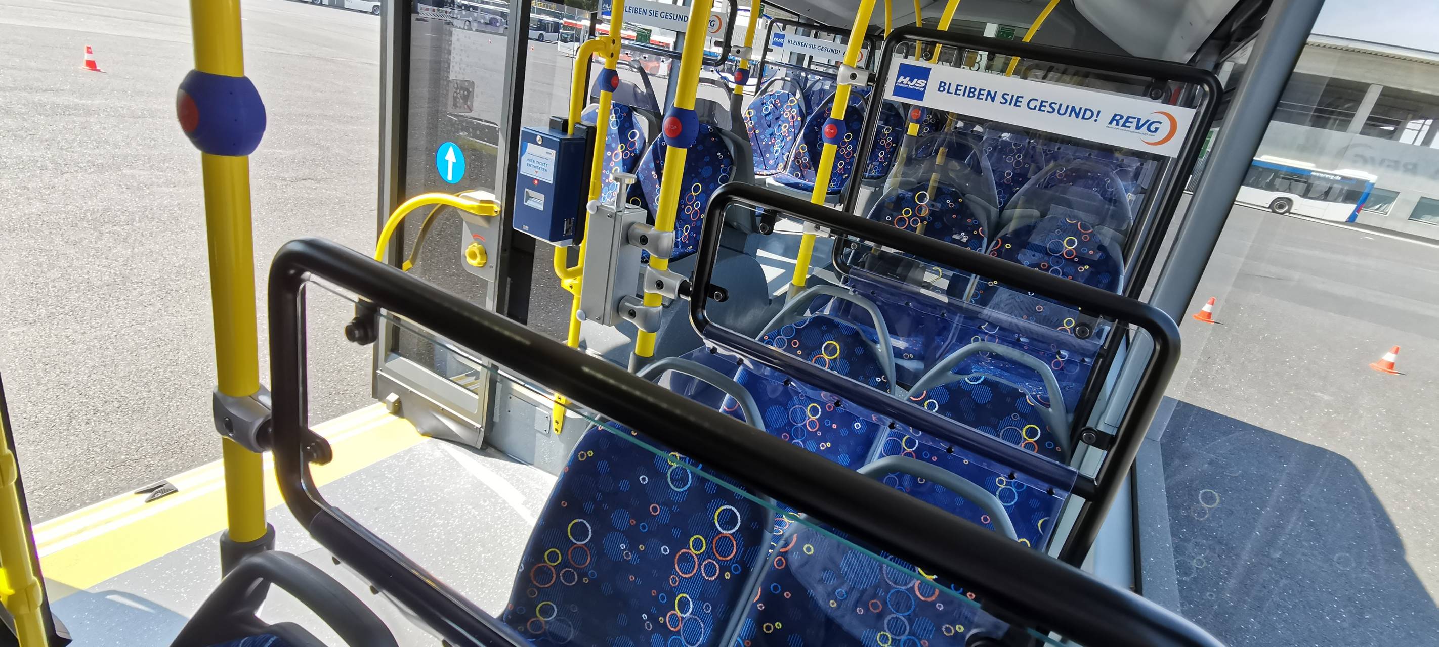 Rhein-Erft: Spuckschutz in Bussen