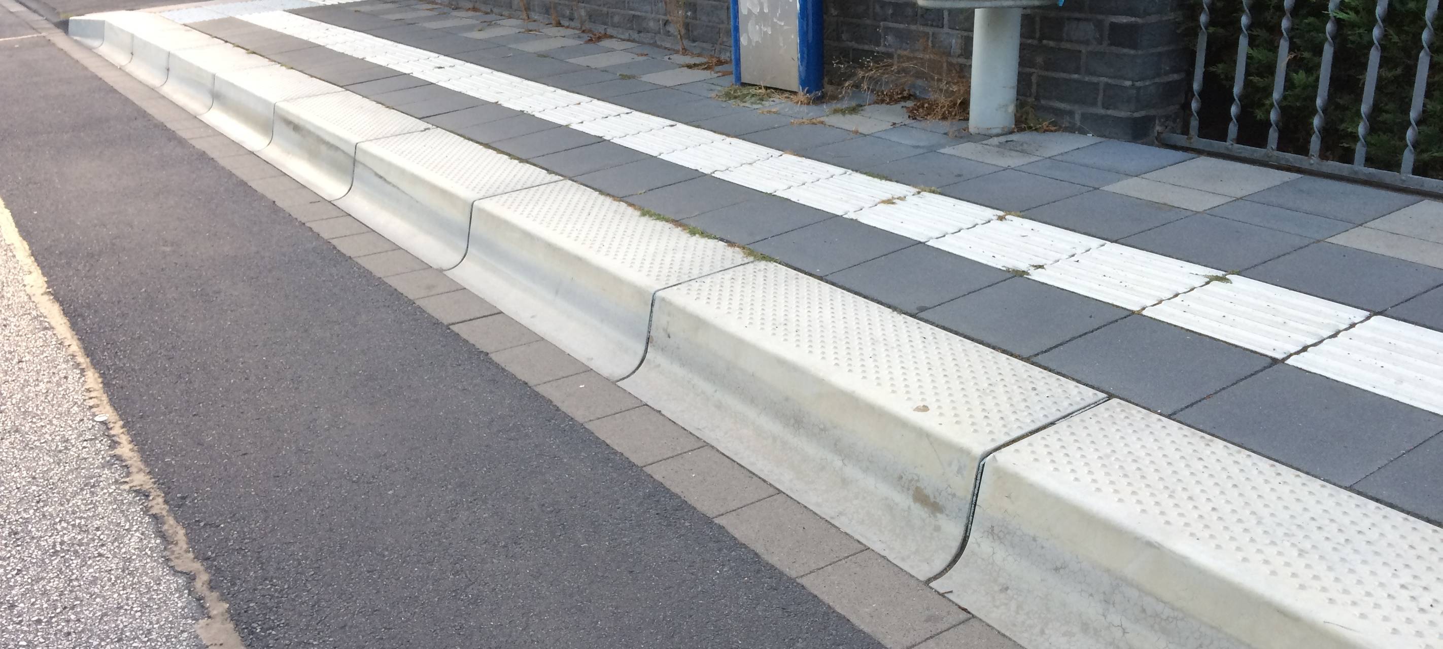 Immer mehr Brühler Bushaltestellen sind barrierefrei