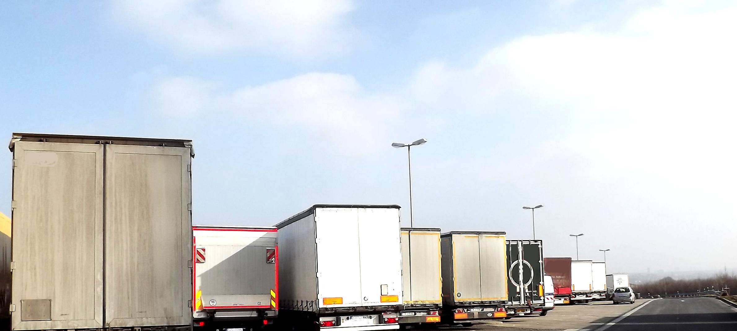Viel zu wenig LKW-Stellplätze an den Autobahnen der Region