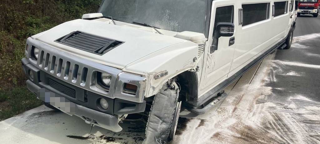 A61: Stretch-Limo hatte wohl Reifenplatzer - Vollsperrung