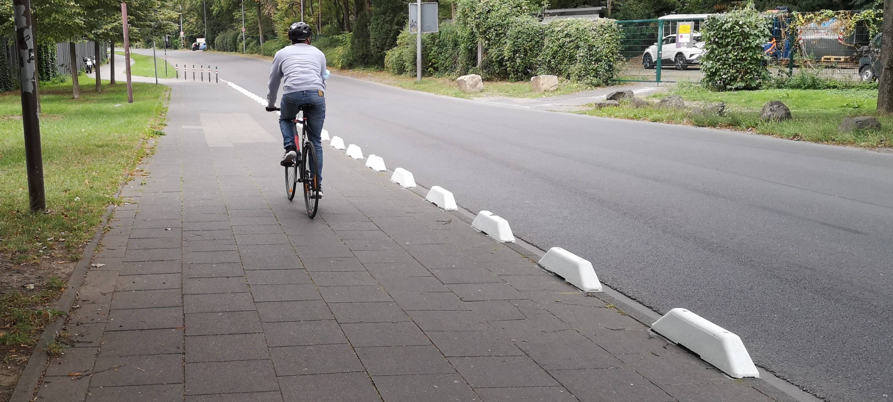 Köln: Hüte gegen Falschparker
