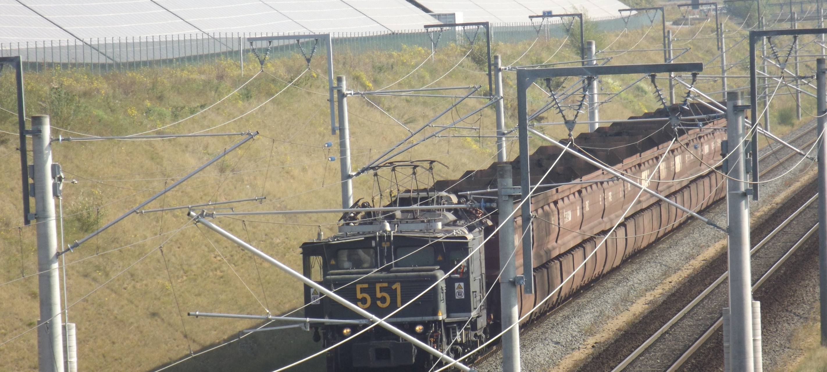 Oberleitung der Hambachbahn beschädigt