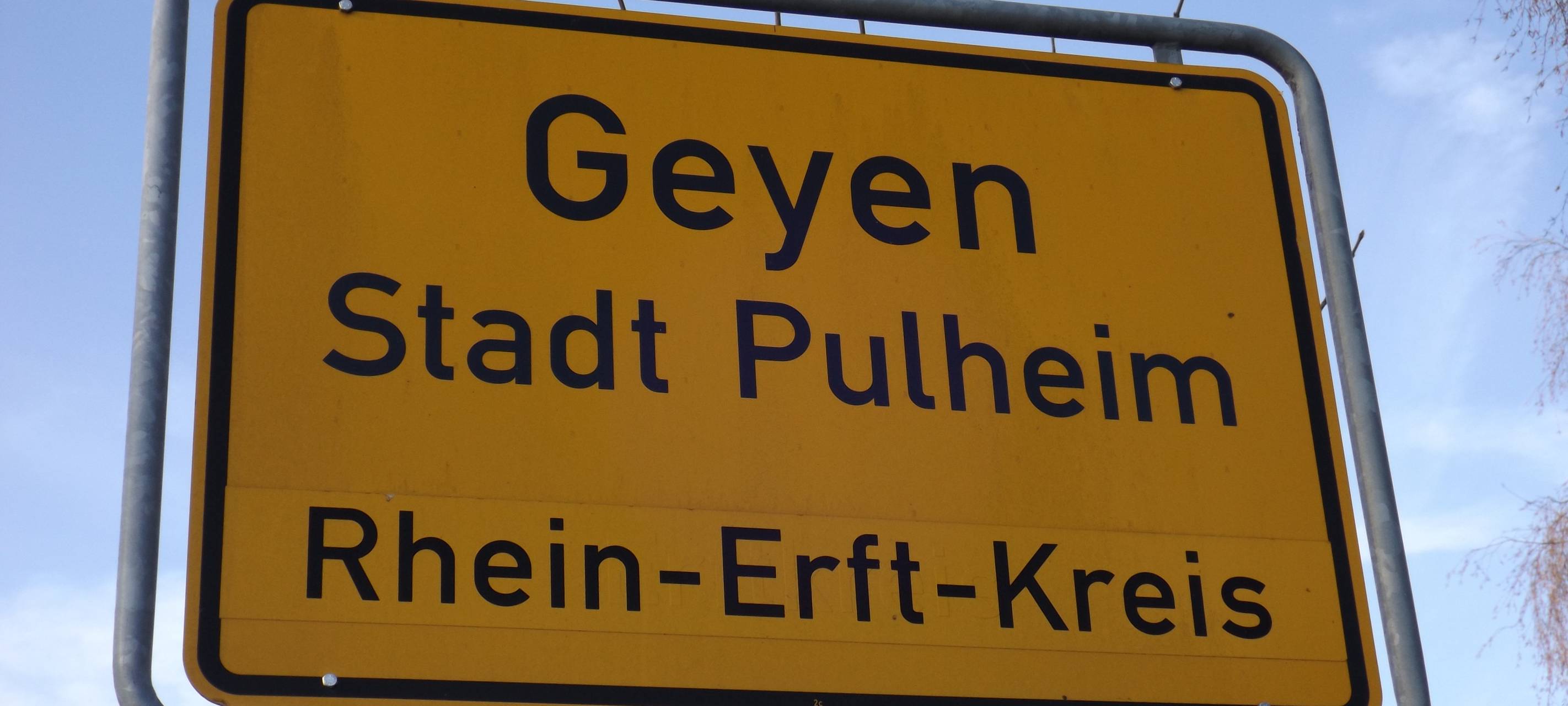 Unbekannte Männer im Garten