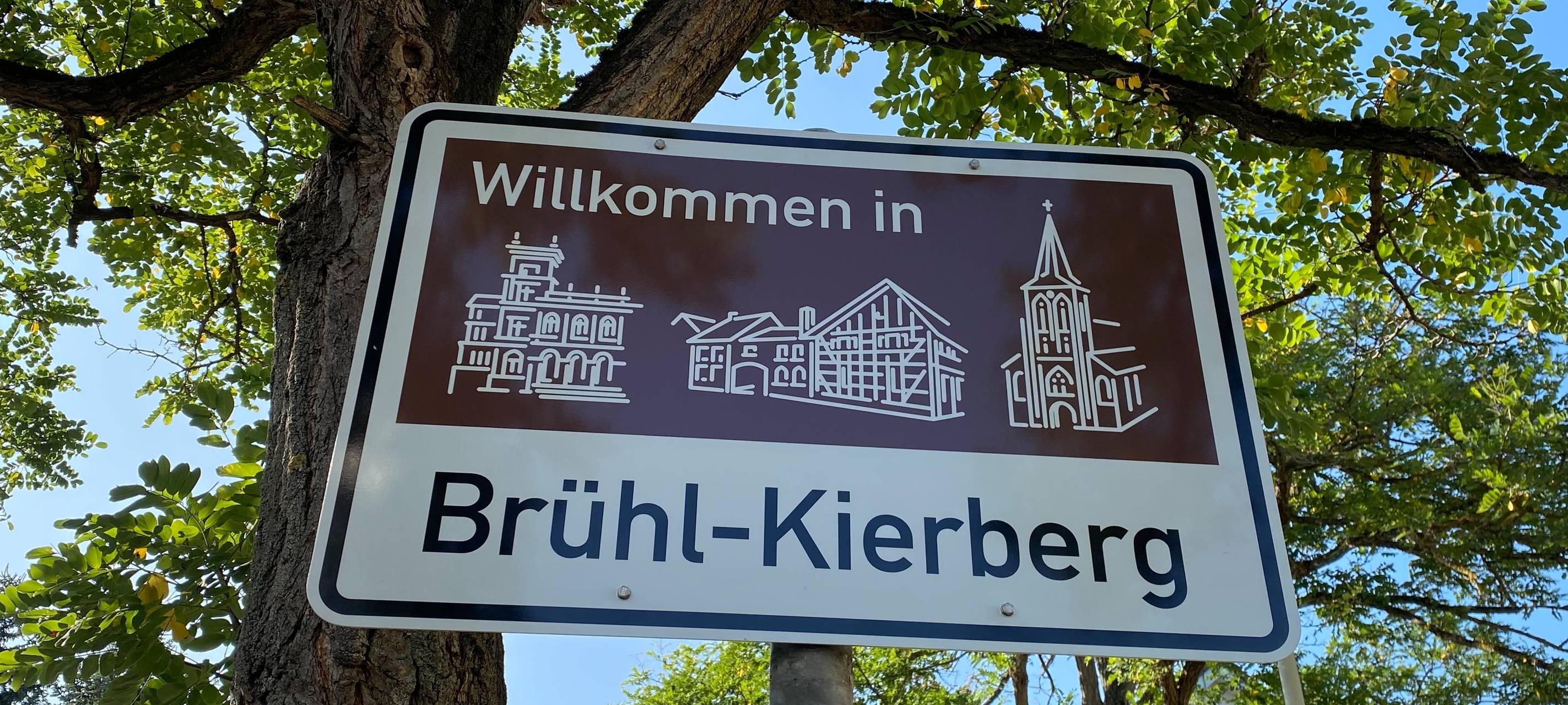 Brühl: Neue Outdoor-Fitnessgeräte im Kaiserbahnhof