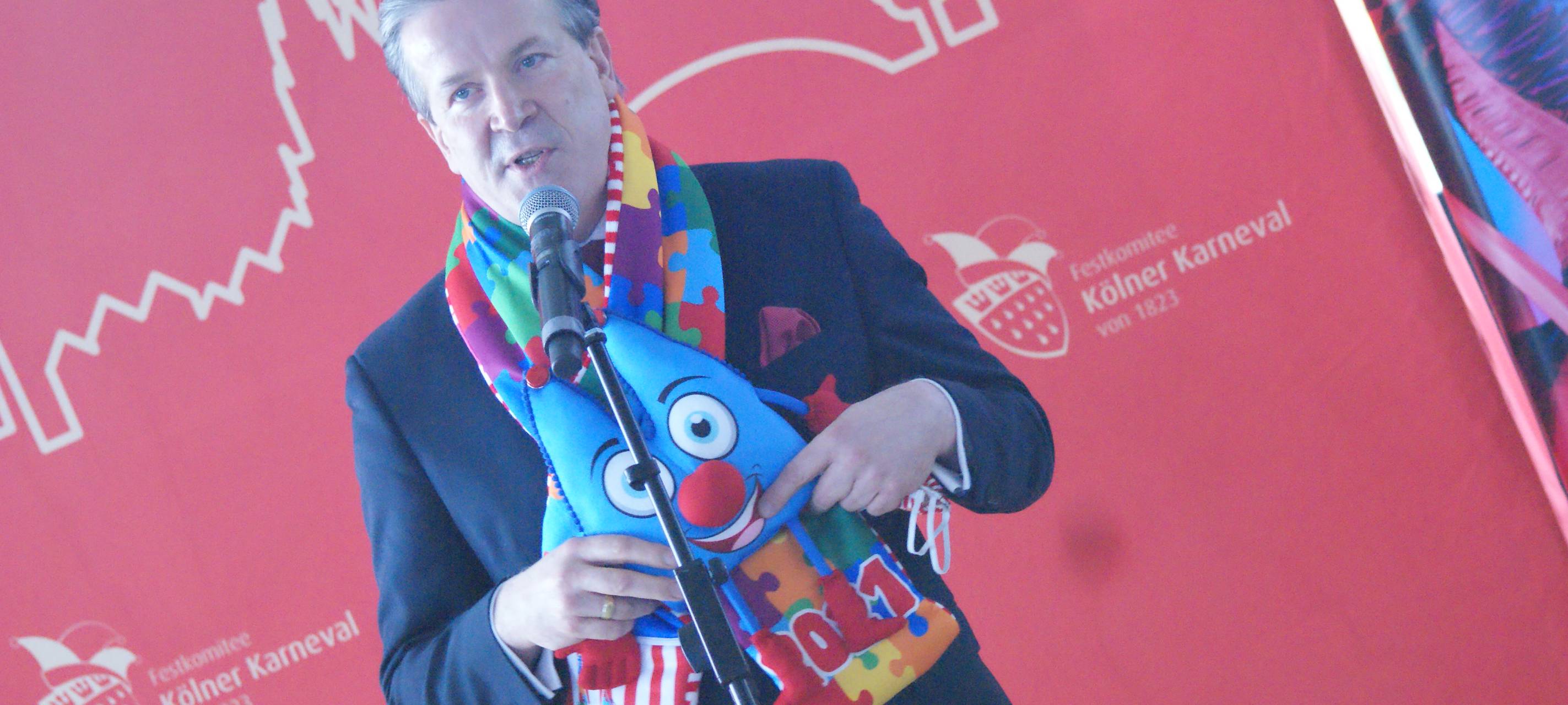 Köln: Neuer Mottoschal jeckes Symbol