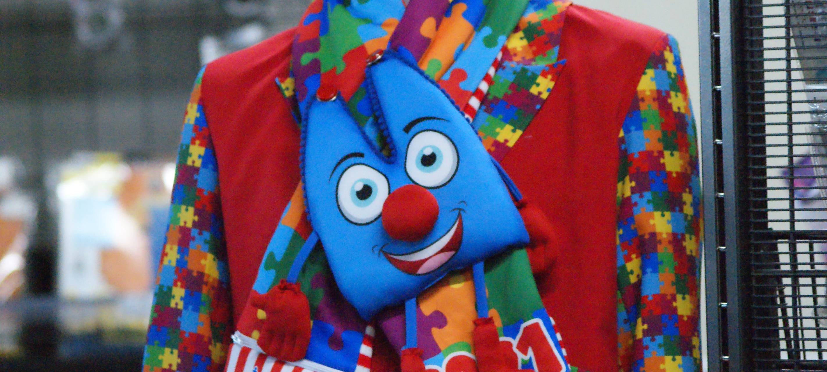 Köln: Neuer Mottoschal jeckes Symbol
