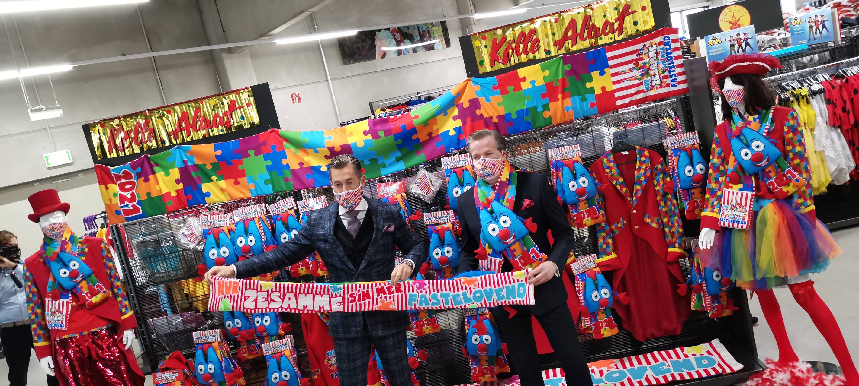 Köln: Neuer Mottoschal jeckes Symbol