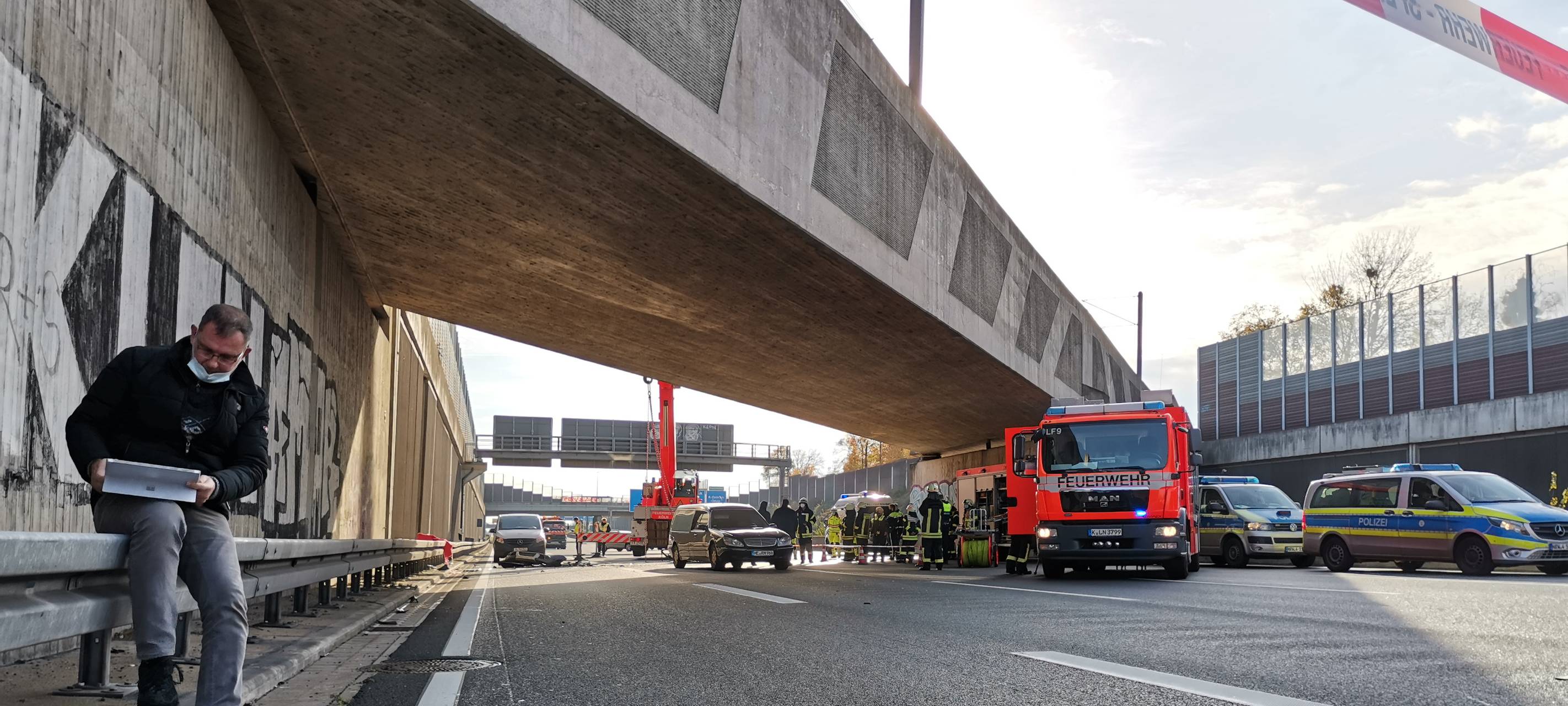Köln: Weiteres Betonteil droht abzustürzen