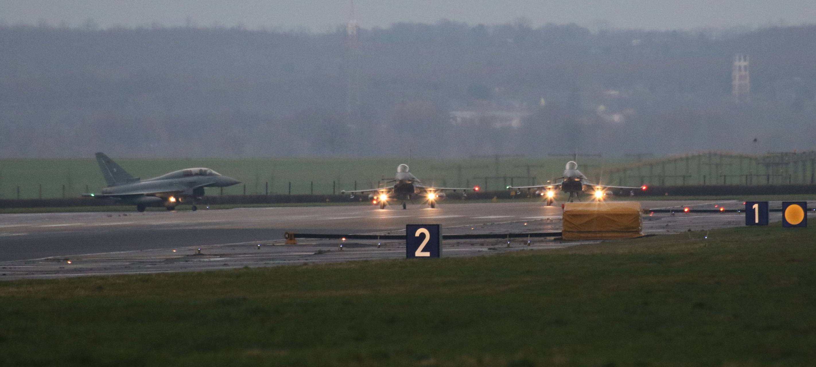 Kerpen/Erftstadt/Nörvenich: Kampfjets fliegen in der Nacht