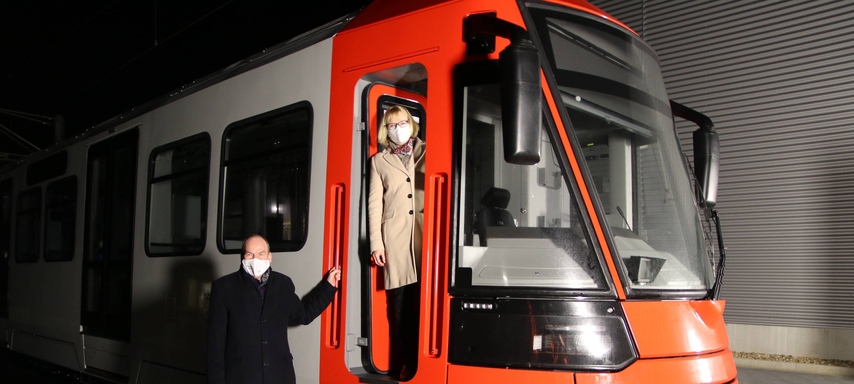 Rhein-Erft/Köln: Erste neue Hochflurbahn eingetroffen