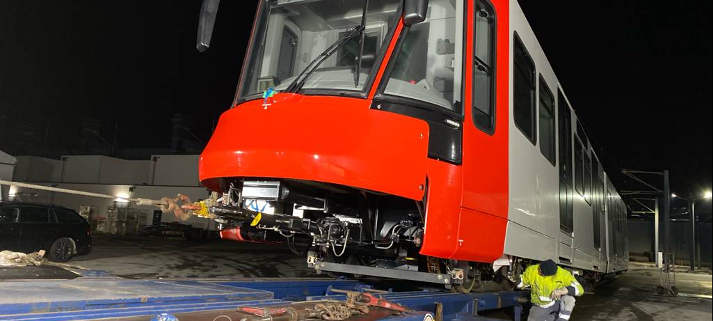 Rhein-Erft/Köln: Erste neue Hochflurbahn eingetroffen
