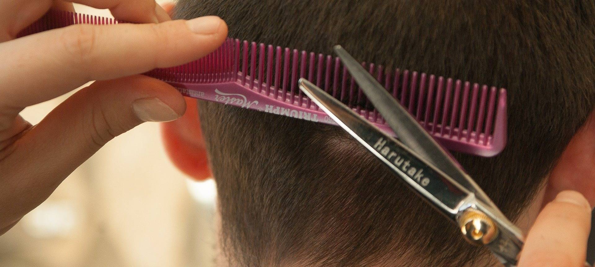 Azubis leiten Friseursalon in Brühl