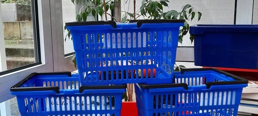 Wesseling: Kontaktlose Bücherkörbchen