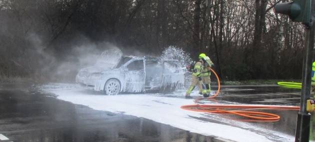 Pulheim: Autofahrer bei Verpuffung schwer verletzt