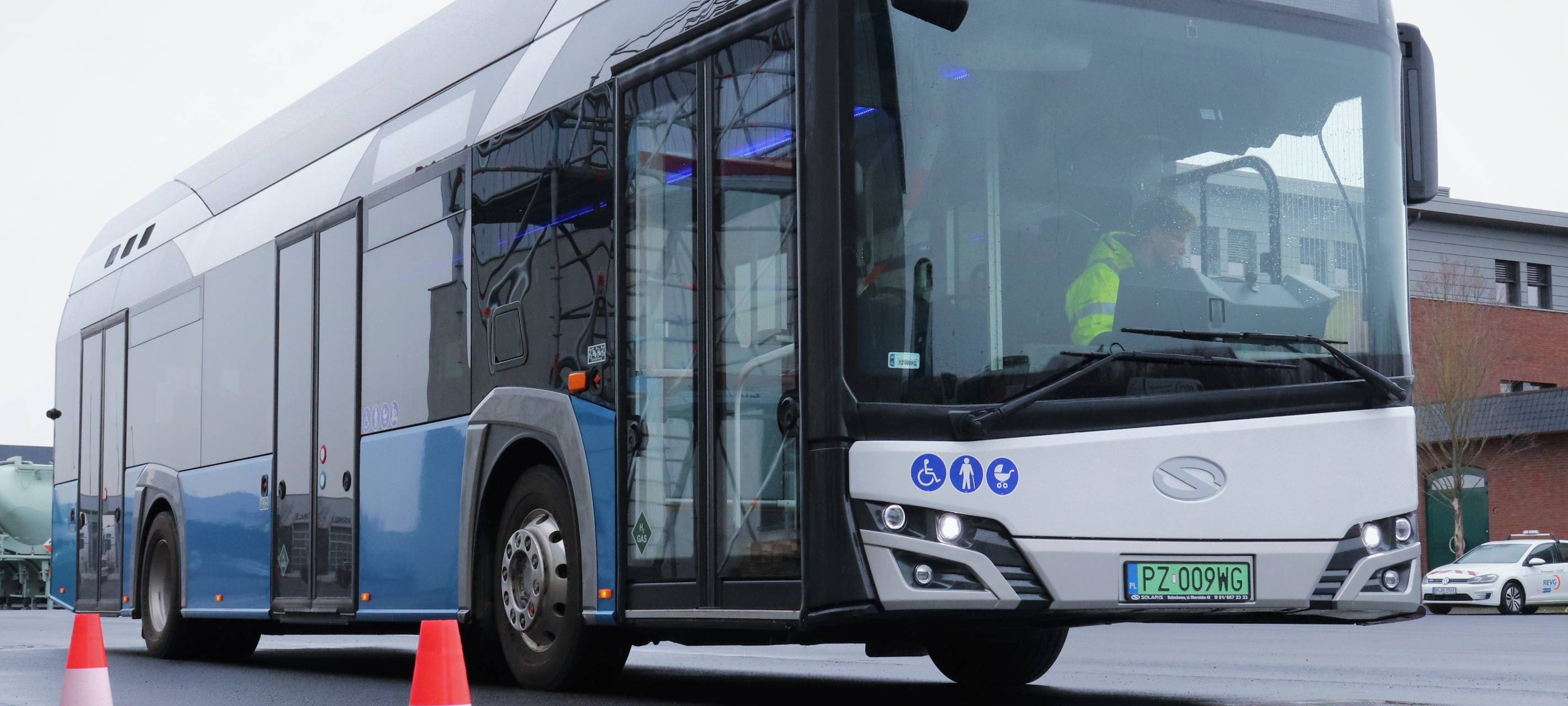 Rhein-Erft: Brennstoffzellenbus kurvt durch den Kreis
