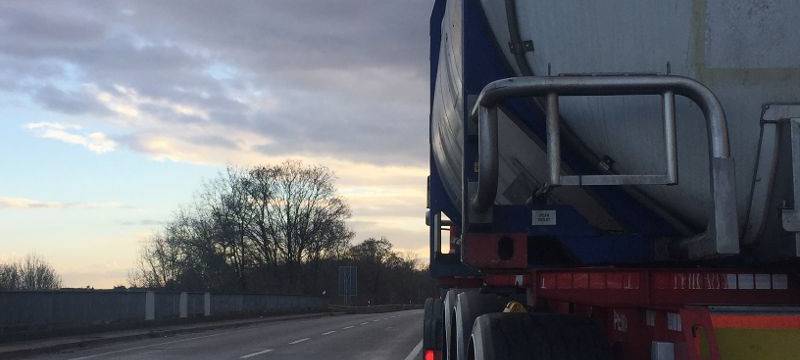 Kreuz Köln-Nord: Abgesackter Kanaldeckel führt zu Sperrung