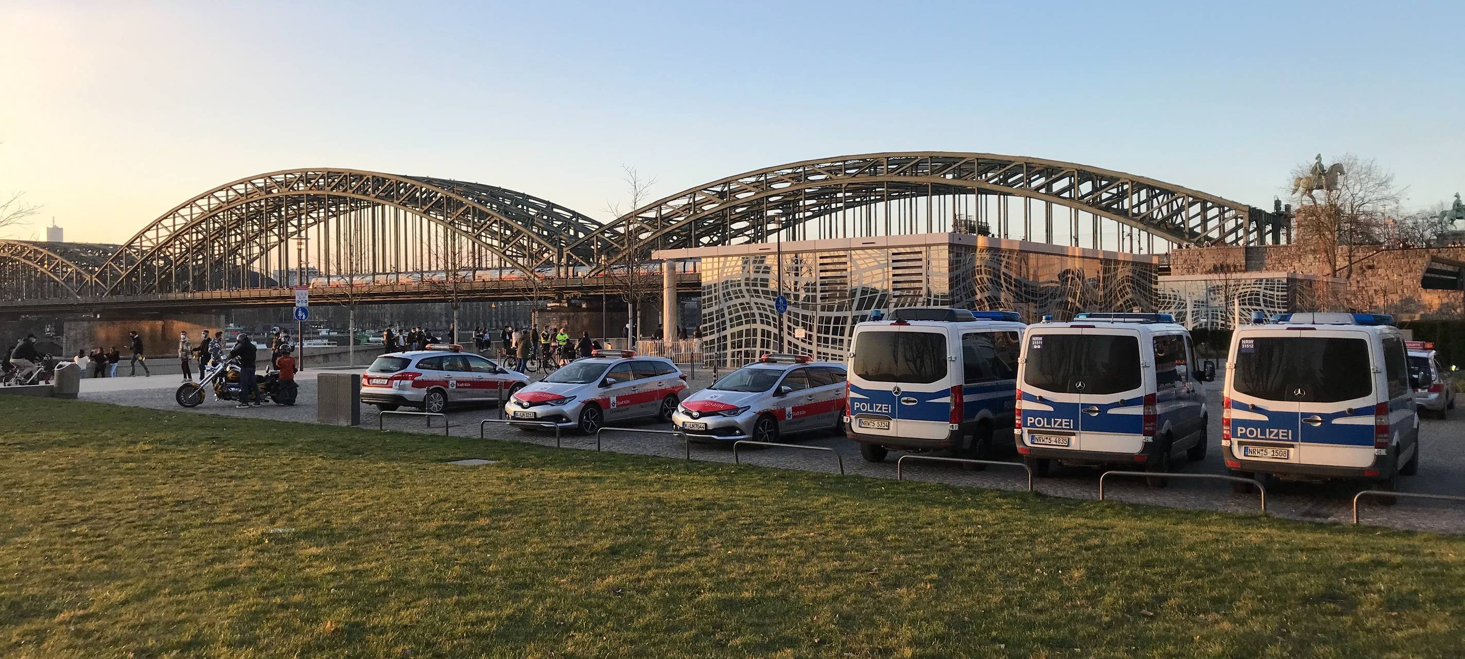 Rhein-Erft/Köln: Kontrollen und Maskenpflicht