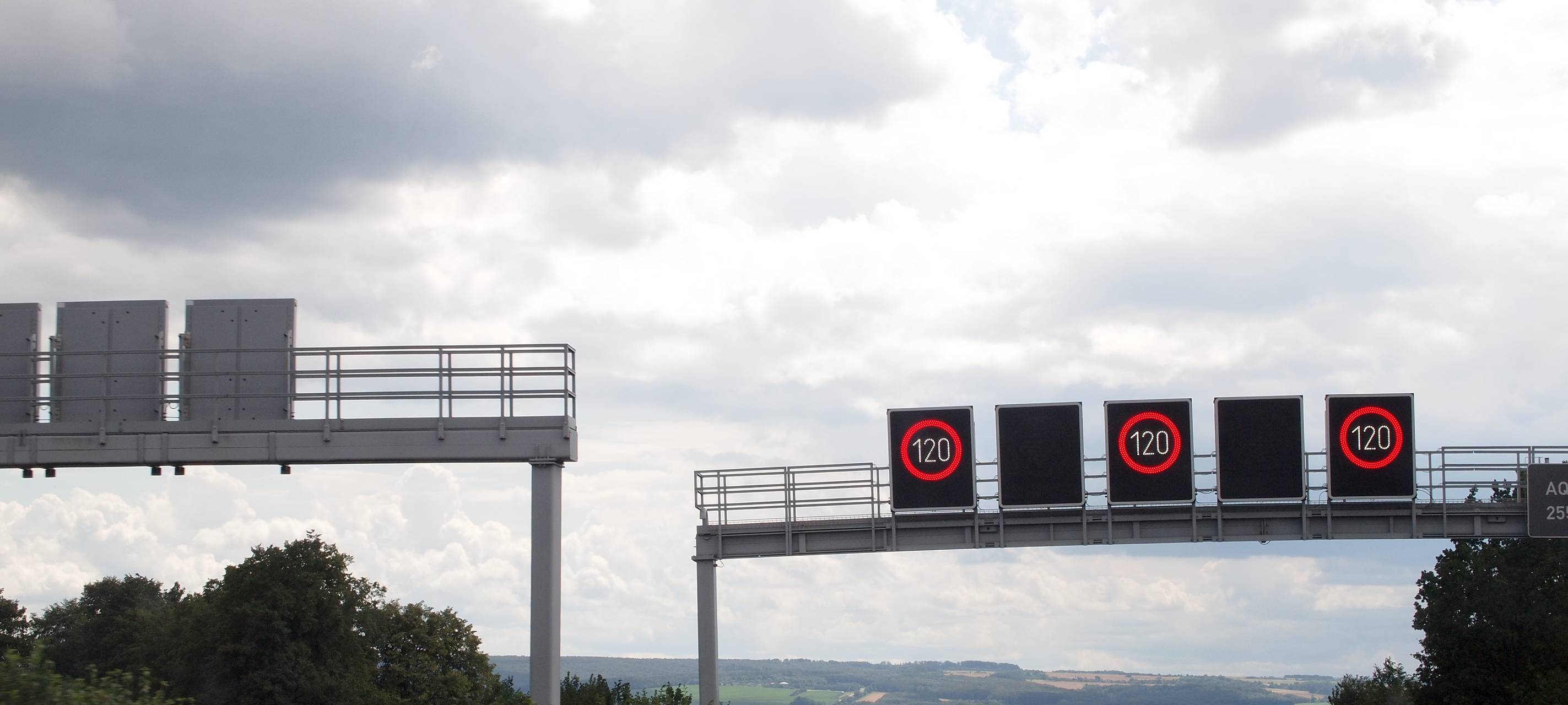 Digitale Geschwindigkeitsbegrenzungen auf Autobahnen