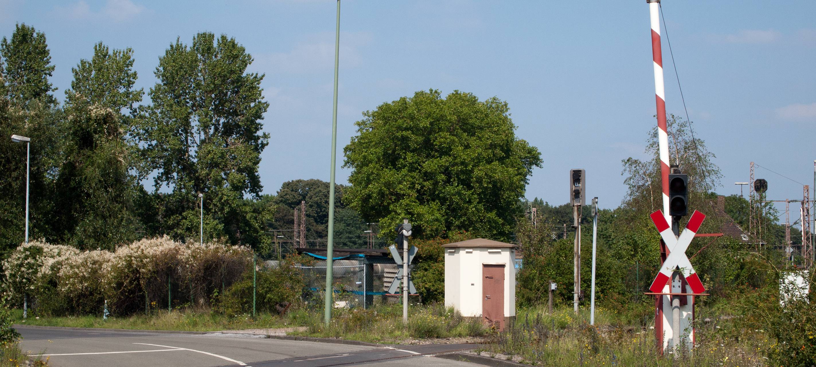 Bahnübergang nachts gesperrt