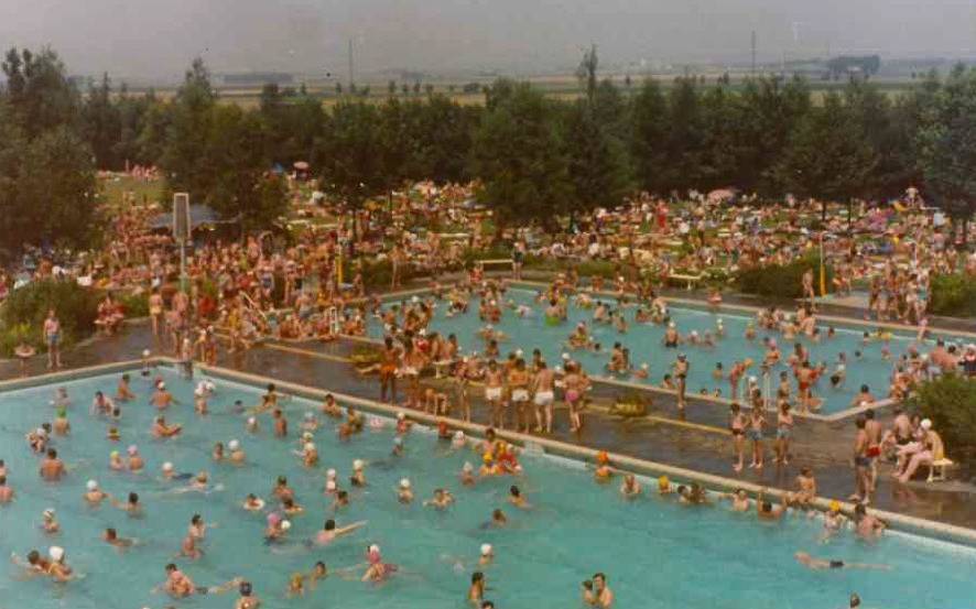 Elsdorf FensterAusstellung zur Geschichte des Freibades