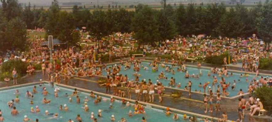 Elsdorf: Fenster-Ausstellung zur Geschichte des Freibades