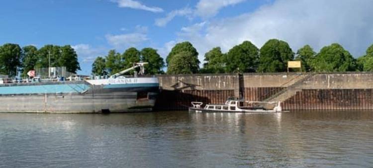 Köln: Schiff im Niehler Hafen gesunken