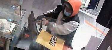 Frechen: Suche nach Tankstellenräuber