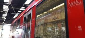 Hürth/Köln: Scheiben von Zügen beschädigt - Zeugen gesucht